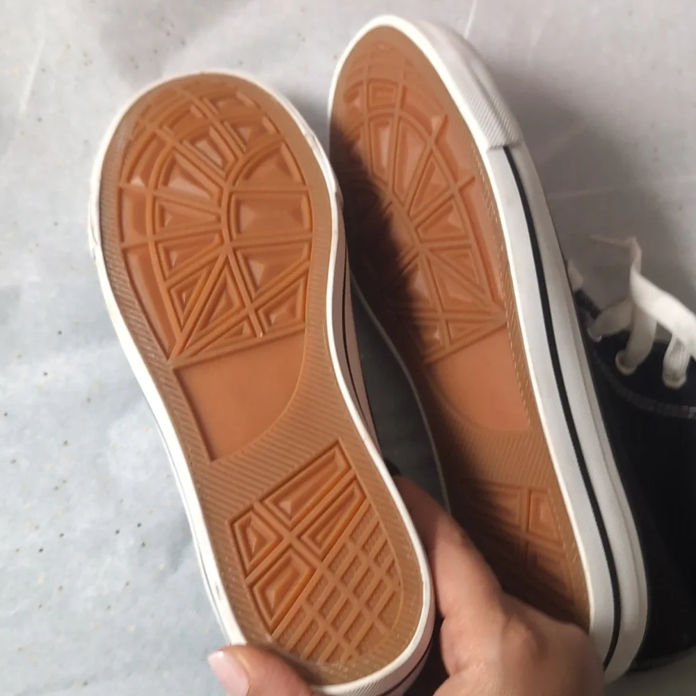 Black and White High-Top Sneakers Unisex Size 8.5 New